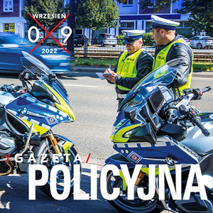 policjanci na motocyklach z przodu napis Gazeta Policyjna
