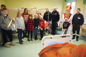 Policyjny Mikołaj u dzieci w szpitalu