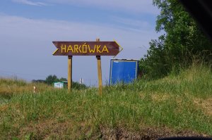 napis harcówka w tle zieleń