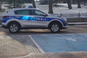 przekazanie radiowozu,  w urząd i goście, policjanci