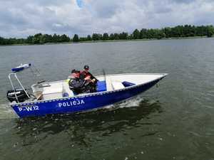 policja wodna w tle jezioro