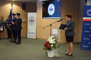 uroczystość zdania stanowiska w tle wyposażenie sali i zaproszeni goście