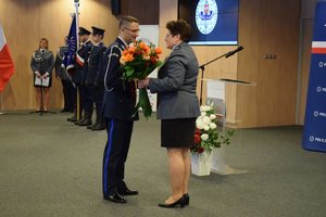 uroczystość zdania stanowiska w tle wyposażenie sali i zaproszeni goście