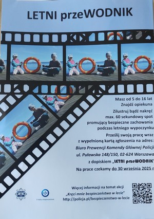policjantka rozmawia z dziećmi w tle jezioro