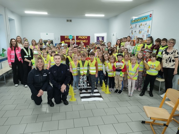 wspólne zdjęcie z uczniami