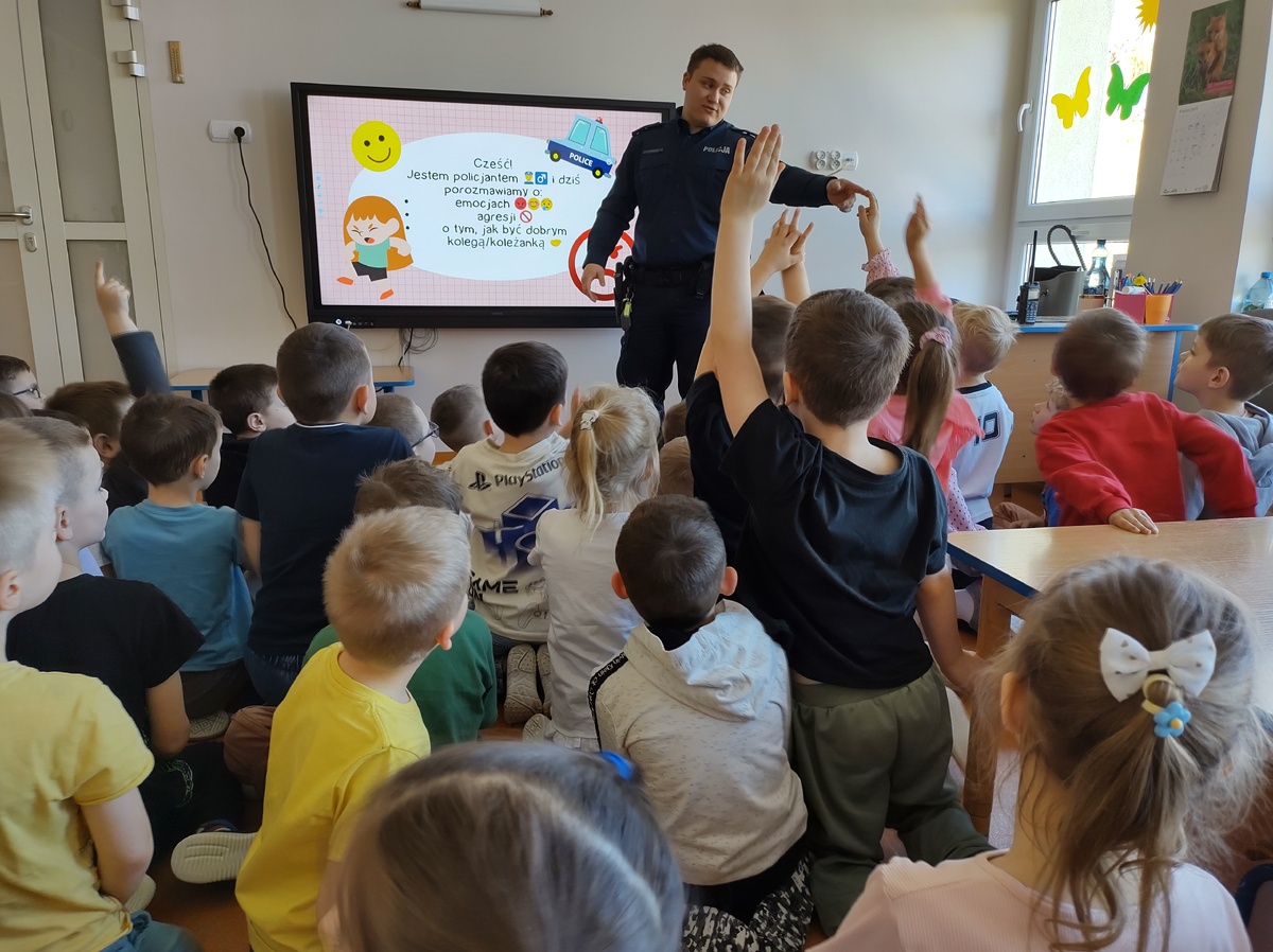 Dzielnicowy edukował przedszkolaków w zakresie reagowania na przemoc